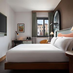 Camera con letto queen size